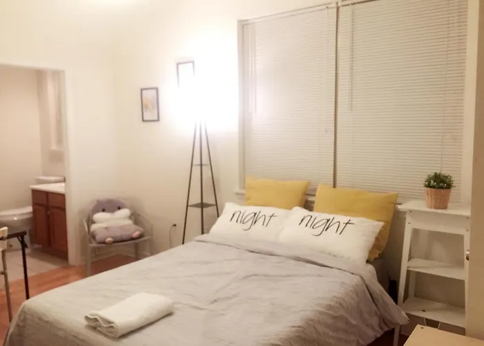 Cozy Bedrooms At University City In Philadelphia